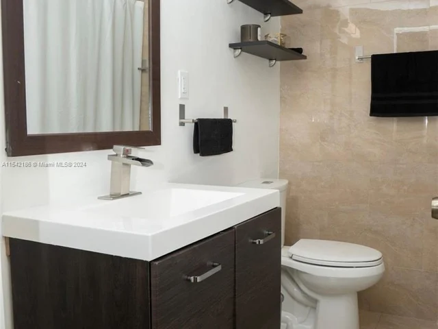 2614 Monroe St, Hollywood FL 33020