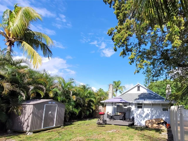 2614 Monroe St, Hollywood FL 33020