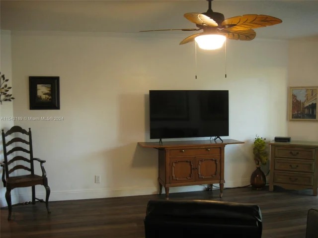 3755 Via Poinciana # 216, Lake Worth FL 33467