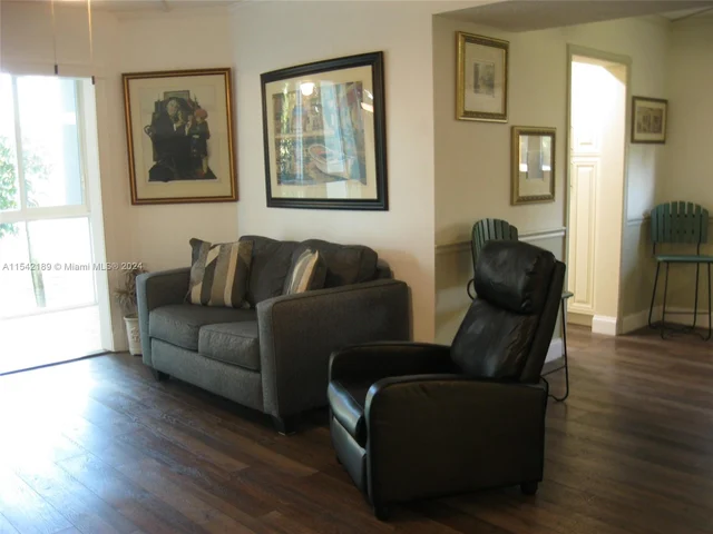 3755 Via Poinciana # 216, Lake Worth FL 33467