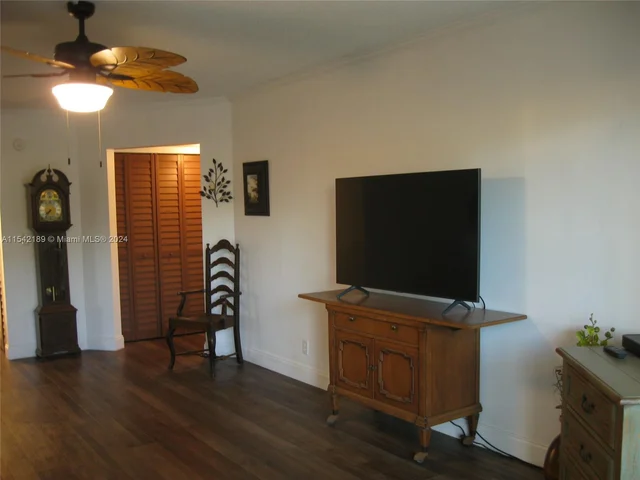 3755 Via Poinciana # 216, Lake Worth FL 33467