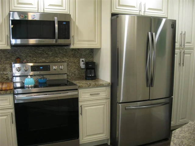 3755 Via Poinciana # 216, Lake Worth FL 33467