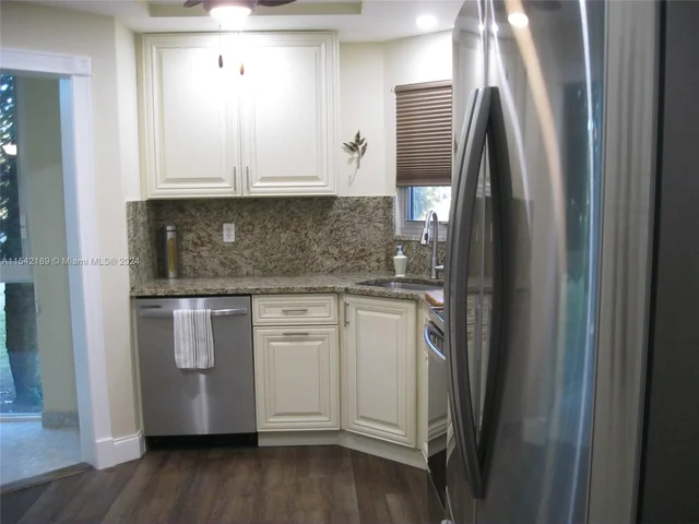 3755 Via Poinciana # 216, Lake Worth FL 33467