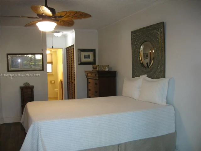 3755 Via Poinciana # 216, Lake Worth FL 33467