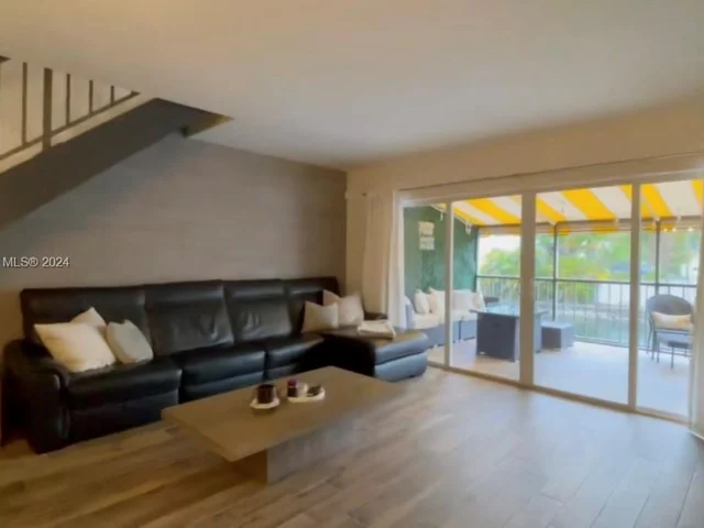 6426 Milk Wagon Ln # 6426, Miami Lakes FL 33014