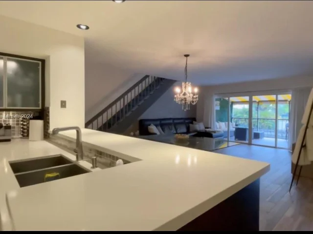 6426 Milk Wagon Ln # 6426, Miami Lakes FL 33014