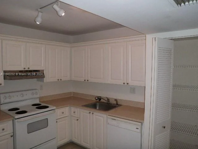 701 N PINE ISLAND RD # 101, Plantation FL 33324