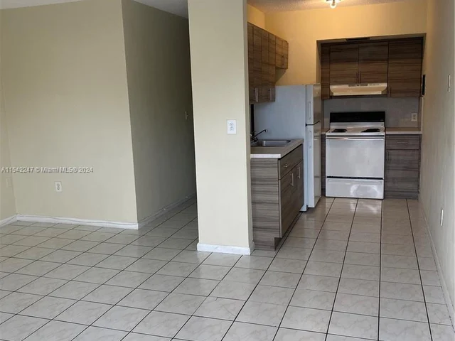 555 NE 61st St # 11, Miami FL 33137