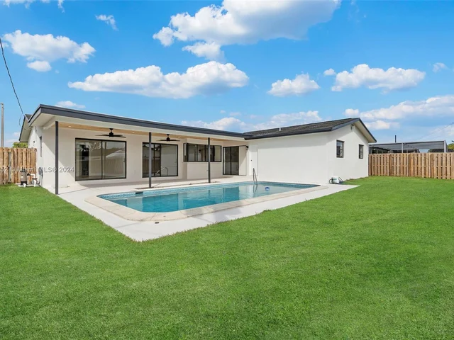 11360 NW 29th Pl, Sunrise FL 33323