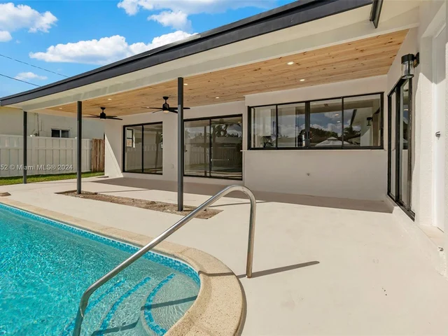 11360 NW 29th Pl, Sunrise FL 33323