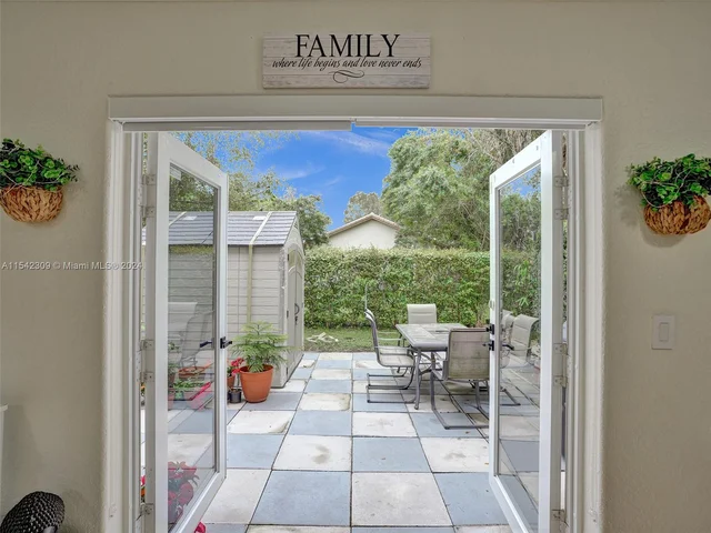 1757 NW 94th Ave, Coral Springs FL 33071