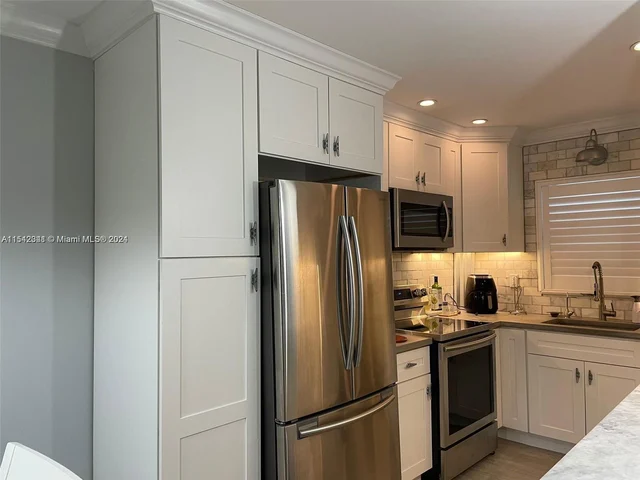 3200 NE 10th St # 9, Pompano Beach FL 33062