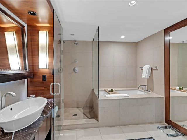 6801 Collins Ave # 608, Miami Beach FL 33141