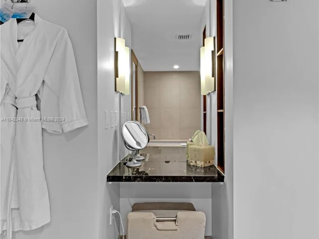 6801 Collins Ave # 608, Miami Beach FL 33141