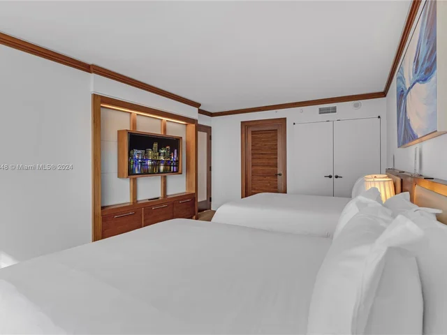 6801 Collins Ave # 608, Miami Beach FL 33141