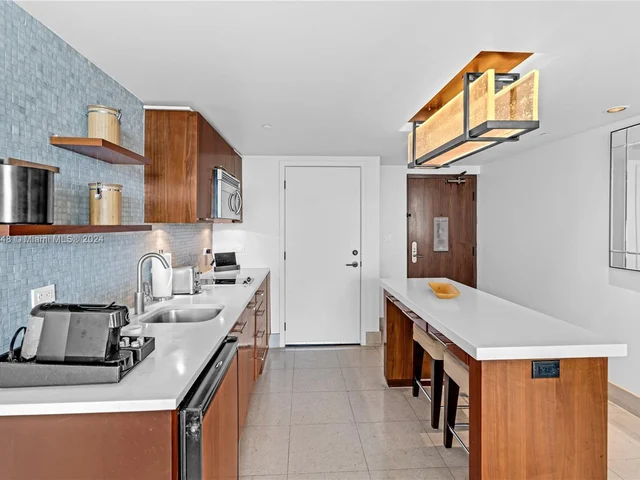 6801 Collins Ave # 608, Miami Beach FL 33141