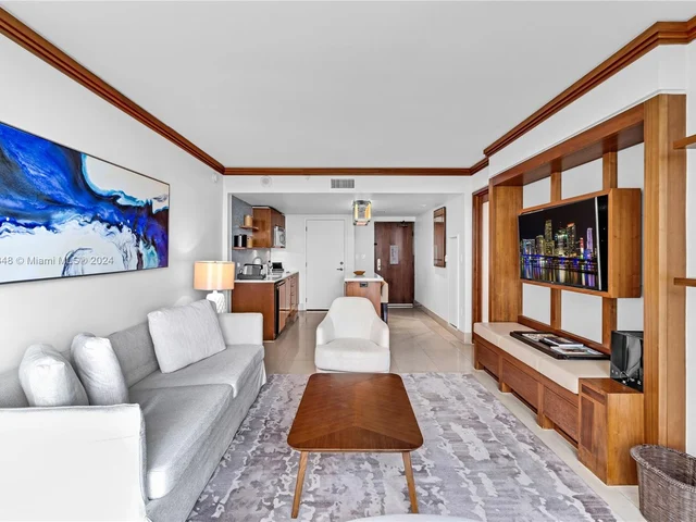 6801 Collins Ave # 608, Miami Beach FL 33141