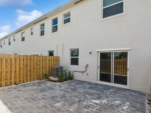 16207 SW 288th Ter, Homestead FL 33033