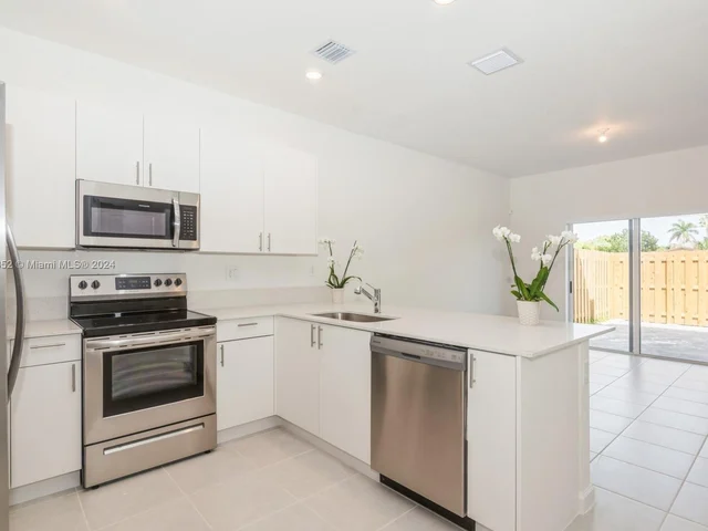 16207 SW 288th Ter, Homestead FL 33033