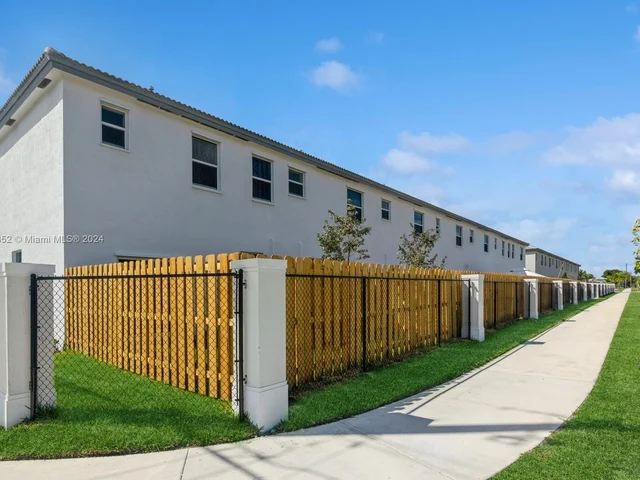 16207 SW 288th Ter, Homestead FL 33033