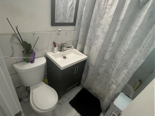 3001 NW 164th Ter, Miami Gardens FL 33054