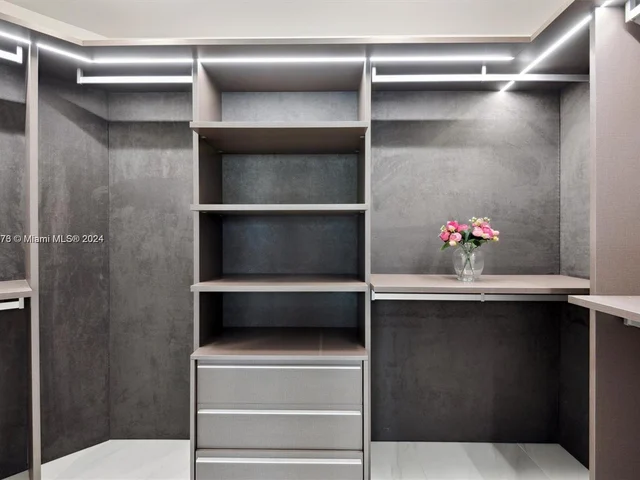 650 NE 32 St # 4501, Miami FL 33137