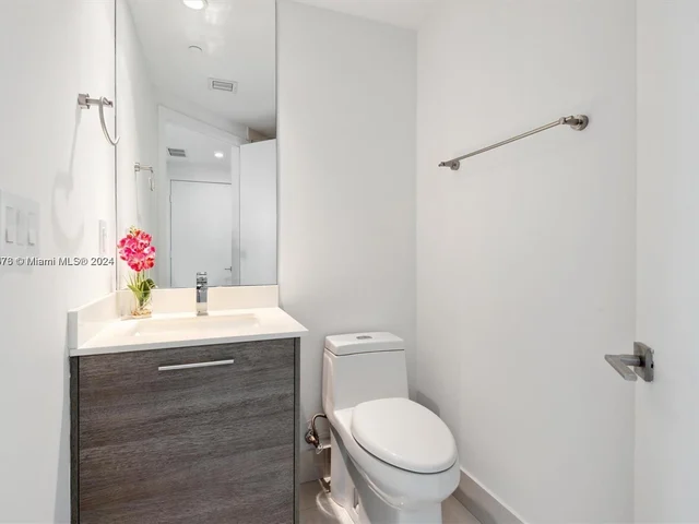 650 NE 32 St # 4501, Miami FL 33137