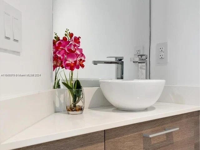 650 NE 32 St # 4501, Miami FL 33137