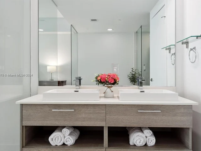 650 NE 32 St # 4501, Miami FL 33137