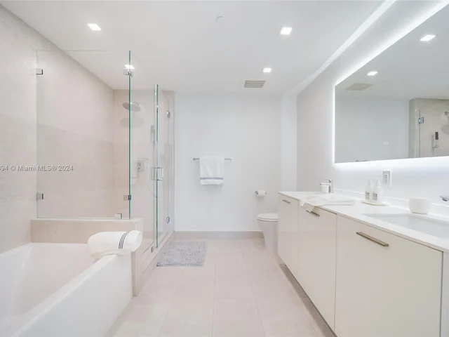 1300 Brickell Bay Dr # 3004, Miami FL 33131