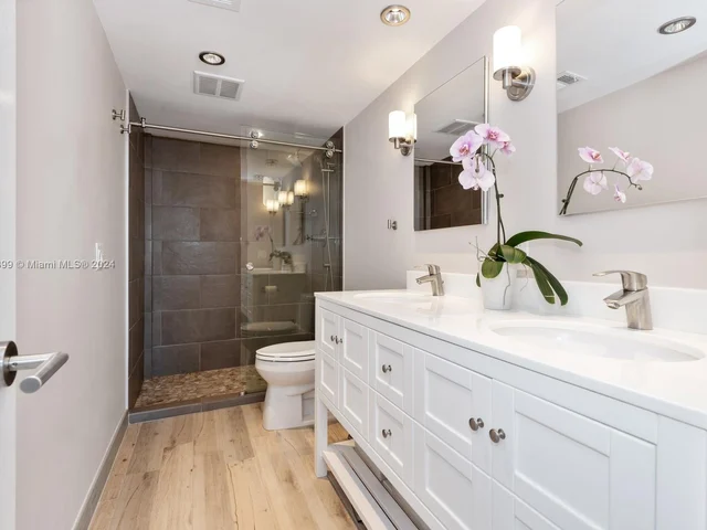 800 SE 4th St # 302, Fort Lauderdale FL 33301