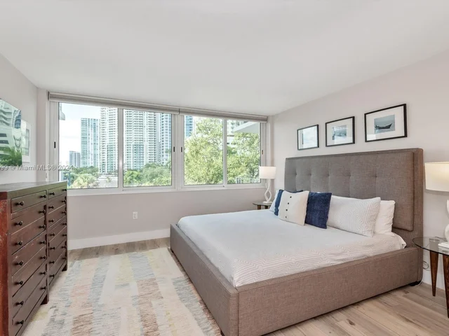 800 SE 4th St # 302, Fort Lauderdale FL 33301