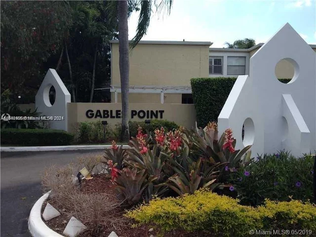 6845 SW 45 Ln # 9, Miami FL 33155