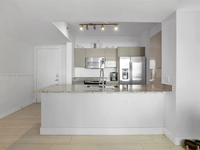 951 Brickell Ave # 2204, Miami FL 33131