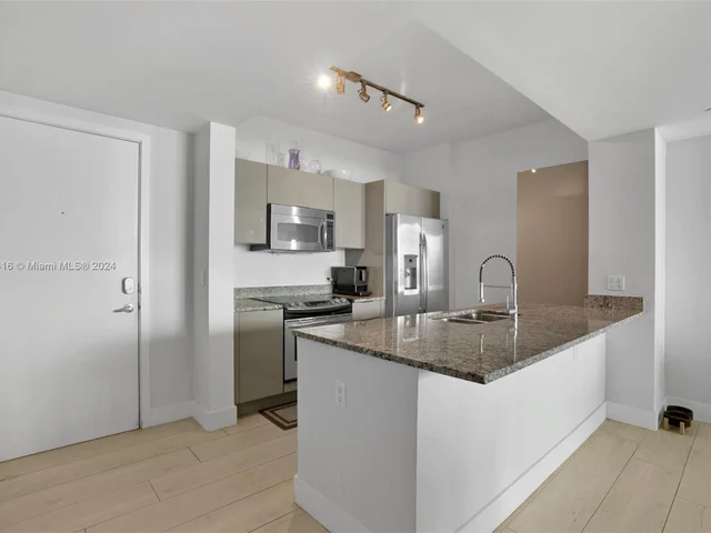 951 Brickell Ave # 2204, Miami FL 33131