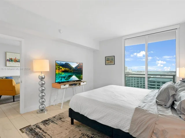 951 Brickell Ave # 2204, Miami FL 33131