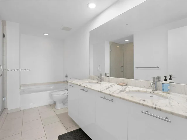 951 Brickell Ave # 2204, Miami FL 33131