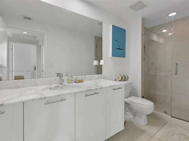 951 Brickell Ave # 2204, Miami FL 33131