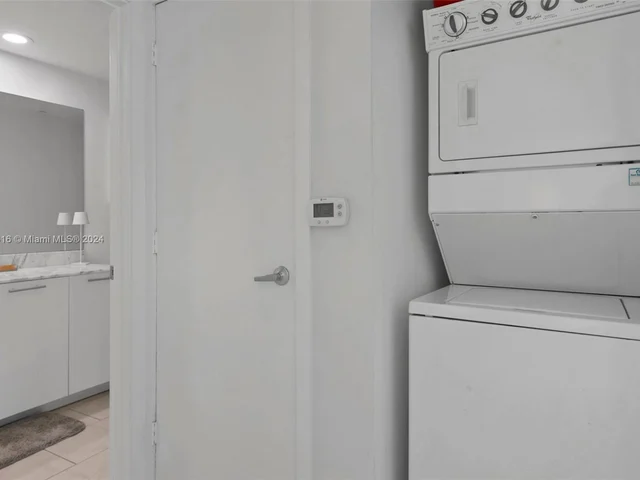 951 Brickell Ave # 2204, Miami FL 33131