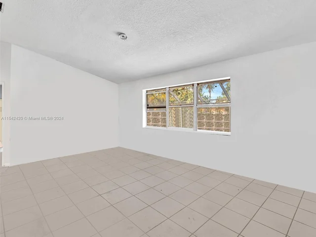 2111 NW 76th Ave, Margate FL 33063