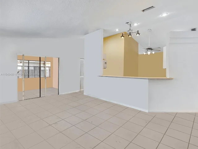 2111 NW 76th Ave, Margate FL 33063