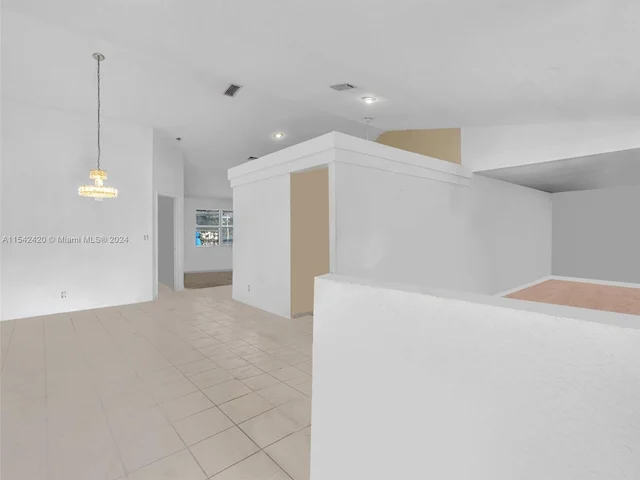 2111 NW 76th Ave, Margate FL 33063