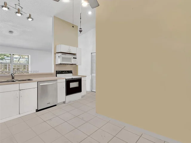 2111 NW 76th Ave, Margate FL 33063