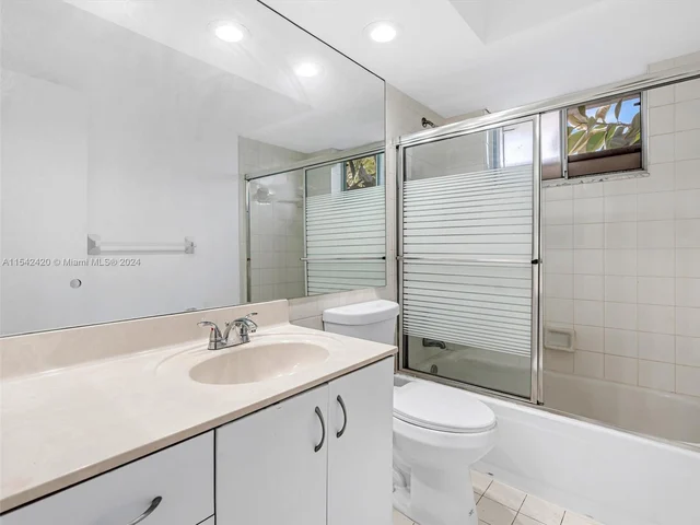 2111 NW 76th Ave, Margate FL 33063