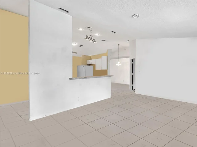 2111 NW 76th Ave, Margate FL 33063