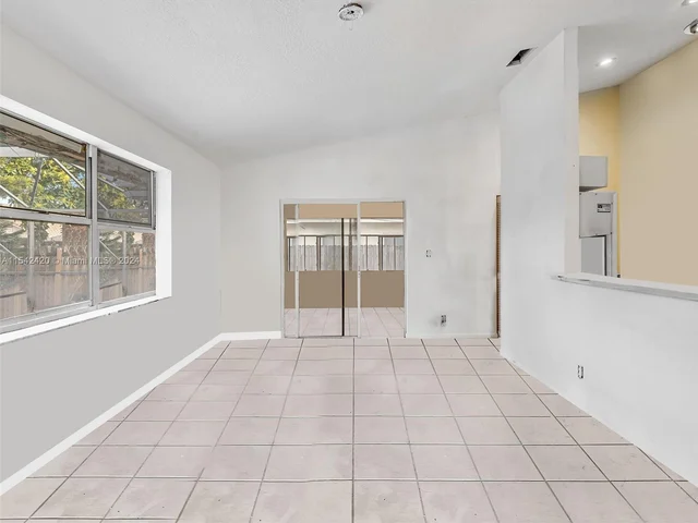 2111 NW 76th Ave, Margate FL 33063