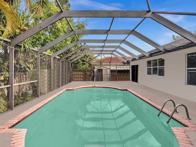 2111 NW 76th Ave, Margate FL 33063