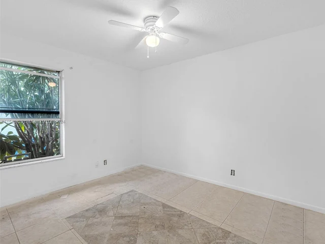 2111 NW 76th Ave, Margate FL 33063