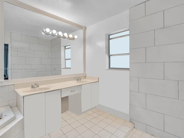 2111 NW 76th Ave, Margate FL 33063