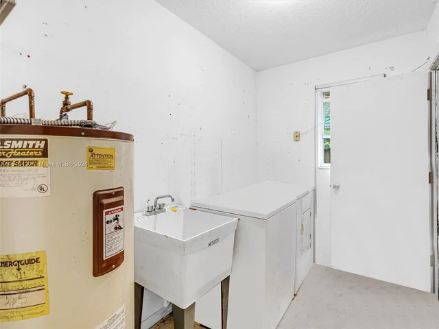 2111 NW 76th Ave, Margate FL 33063